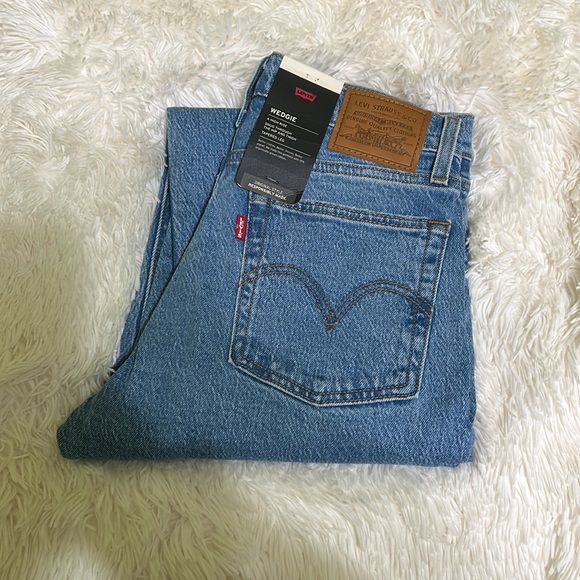 Levi’s Wedgie Icon Fit Jeans - Picture 5 of 5